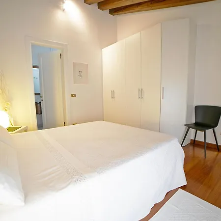 Deluxe Isola Di Mezzo Διαμέρισμα