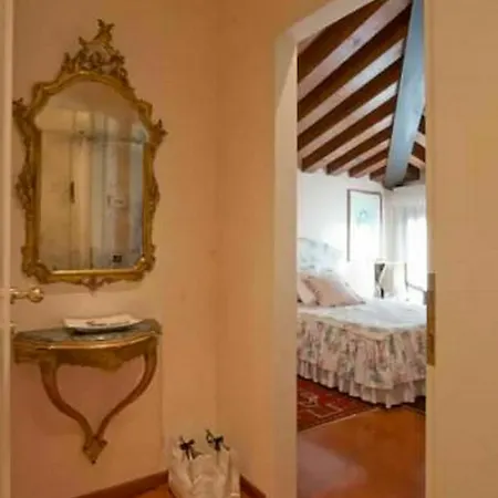Deluxe Isola Di Mezzo Apartament *